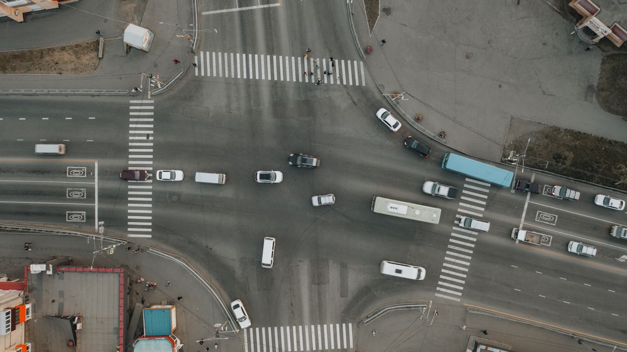 Aerial view of a Florida road intersection where out-of-state crash claims are common