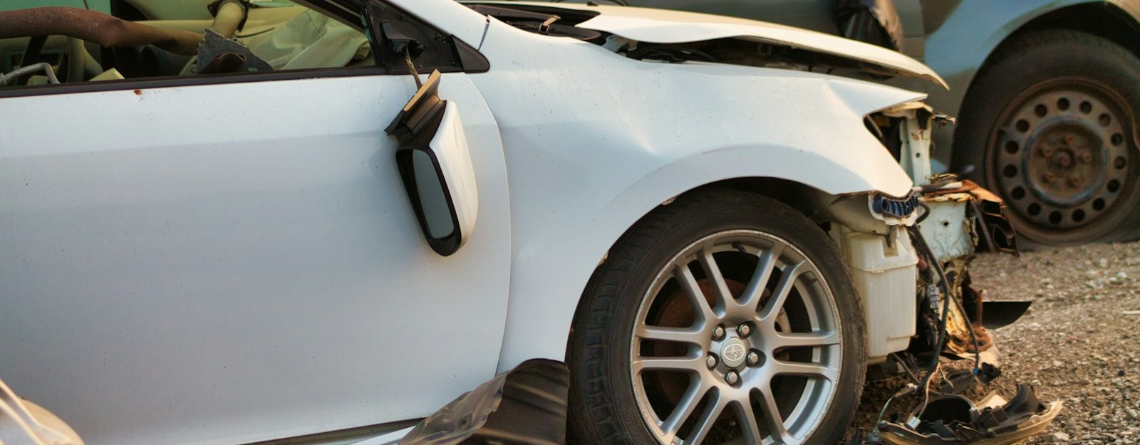 Car with front-end ДТП damage on Manasota Key
