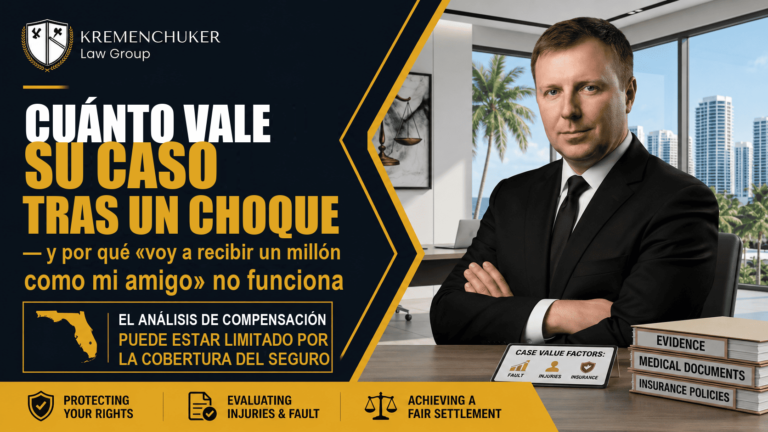 Abogado en su despacho de Florida junto a expedientes de pruebas y documentos médicos